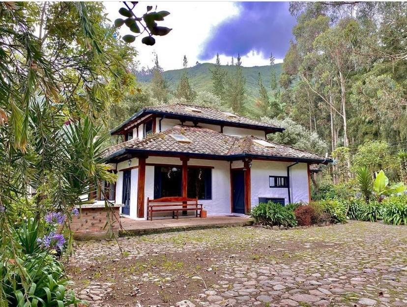 Bed and Breakfast Hacienda San Juan De La Vega à Otavalo Extérieur photo