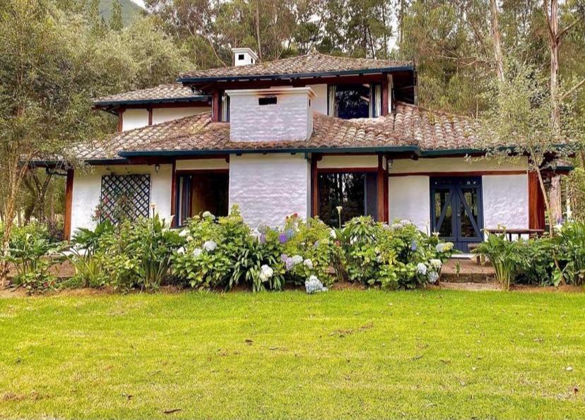 Bed and Breakfast Hacienda San Juan De La Vega à Otavalo Extérieur photo